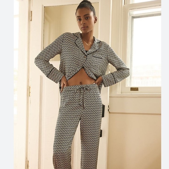 Anthropologie Black & White Silky Printed Pajama Style Type Top Blouse Sz Medium - Picture 3 of 13